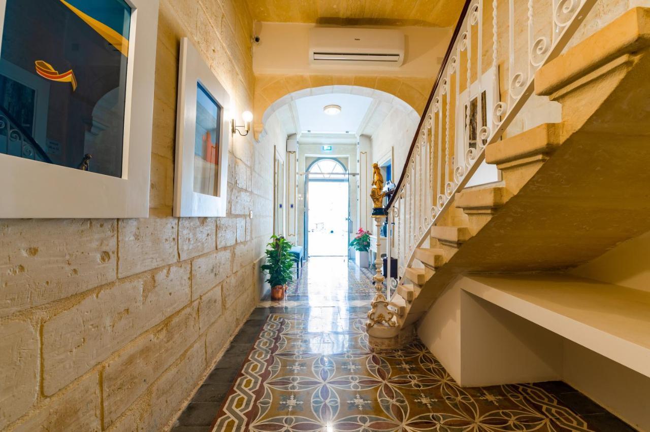 Monreal Boutique Townhouse - R024Rm6 Ξενοδοχείο Paola Εξωτερικό φωτογραφία